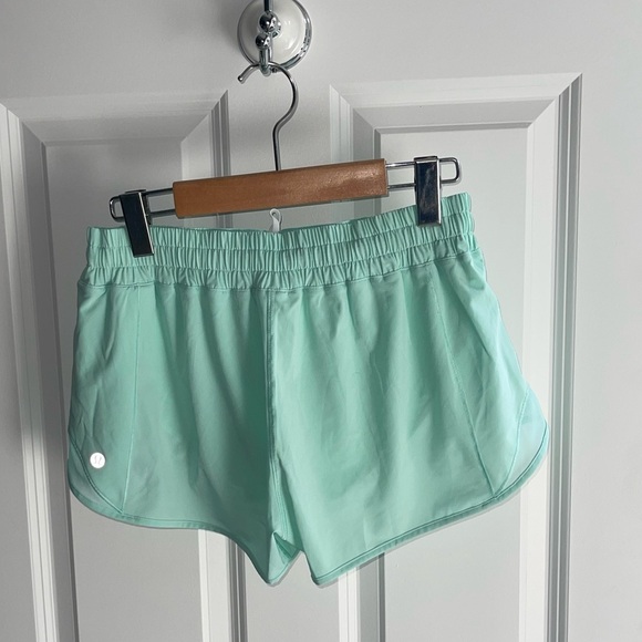Lululemon Hotty Hot Short II (2.5") Toothpaste Blue Green 2017 W7AGUR $58 Swift - Picture 3 of 7